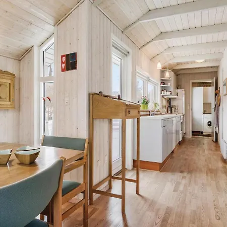 Four Bedroom Holiday In 度假居 Hejls