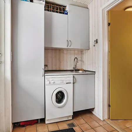 Four Bedroom Holiday In 度假居 Hejls