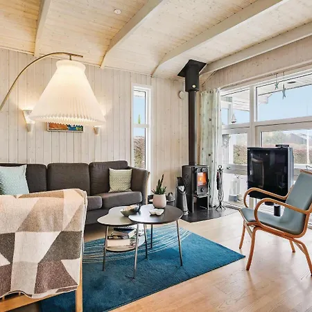 Four Bedroom Holiday In Hejls